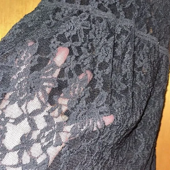 •EXPRESS• black Racerback sheer with roses 🌹 high neck tank top on size XS - Picture 4 of 6